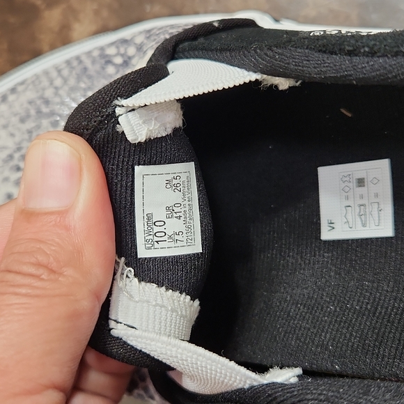 Vans - Picture 5 of 6